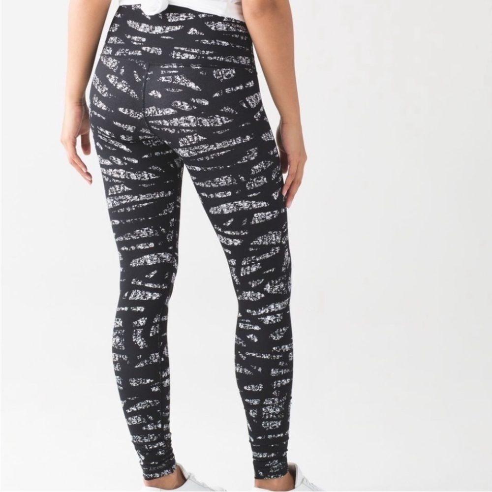 Lululemon Graphic Print Wunder Under High Rise Legging Graf Black White Size 4 - Picture 3 of 9